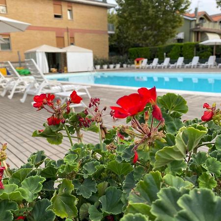 Hotel St. Moritz Bellaria-Igea Marina Bagian luar foto