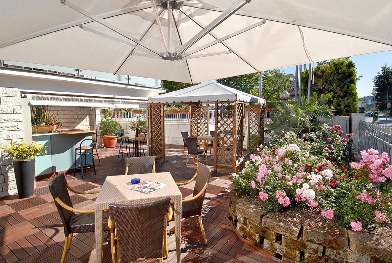 Hotel St. Moritz Bellaria-Igea Marina Bagian luar foto